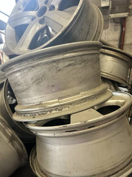 Recyclage sécurisé de batteries de véhicules pour garagistes avec dépôt de benne sur mesure à Aix en Provence en région Sud